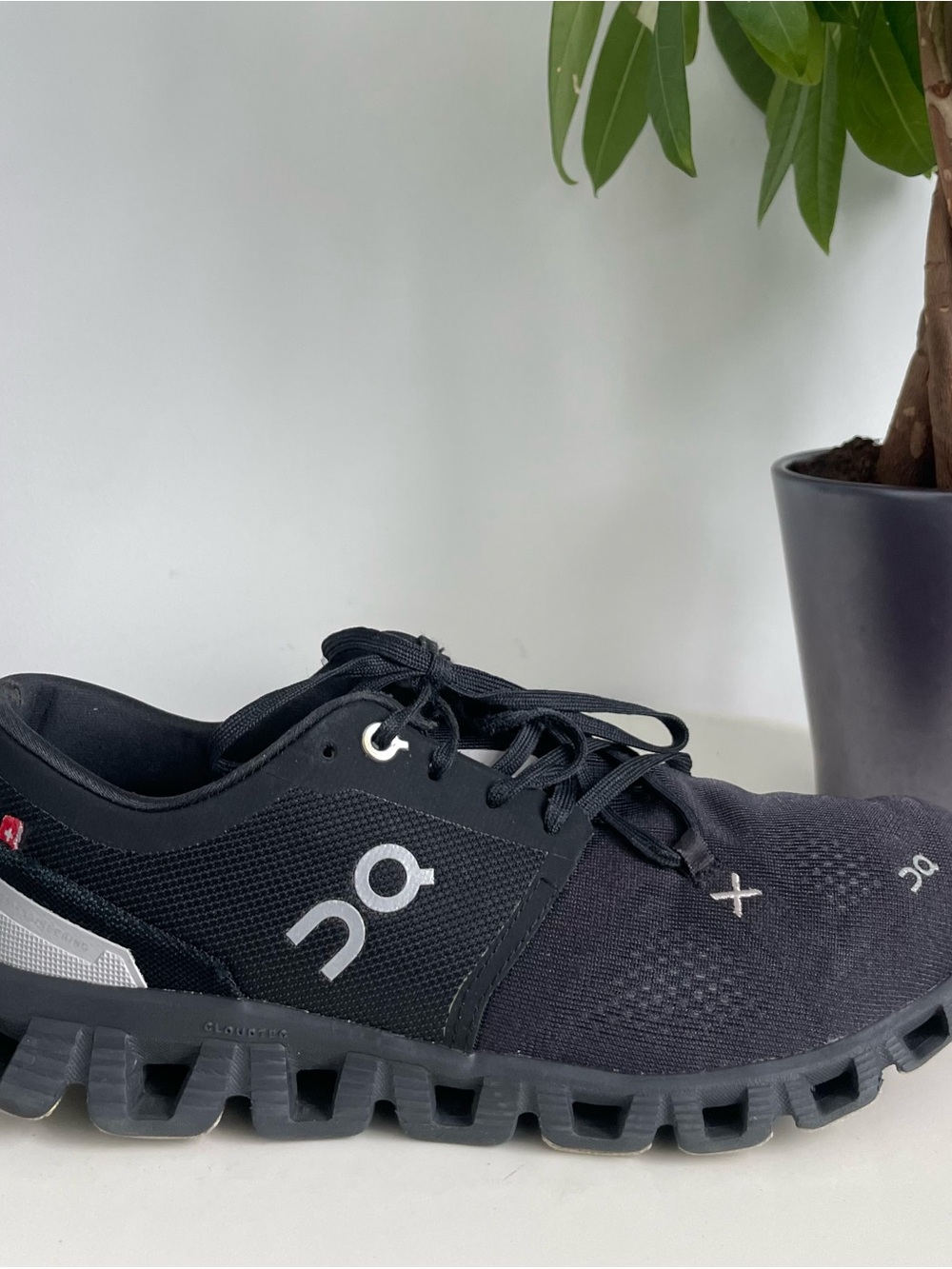 Women Size 8 On Running Cloud X 3
Black Running Shoes
